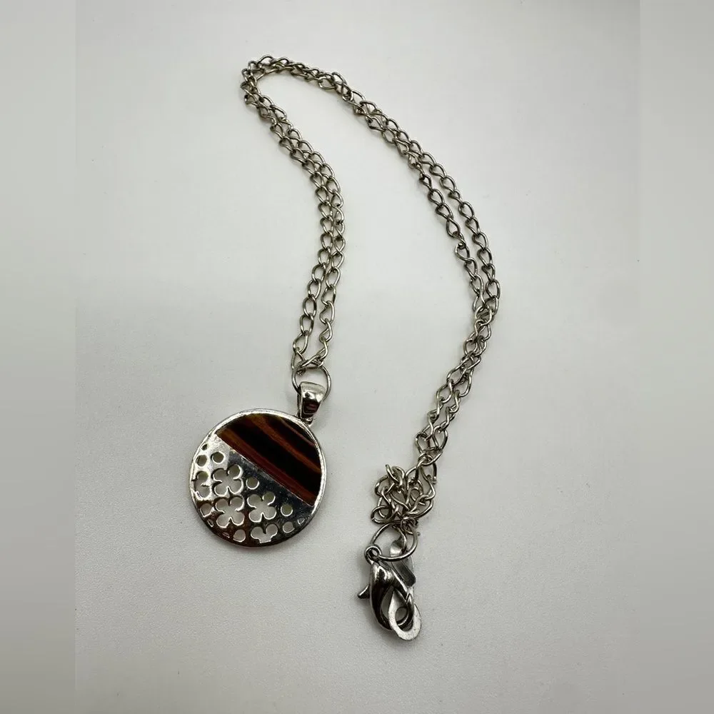 21” Sterling silver necklace with Tigers eye, flower circle pendant!‎